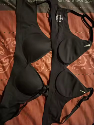 Photo avis client du soutien-gorge noir sans armature
