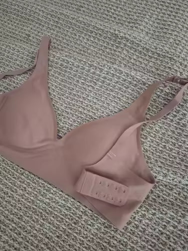 Soutien-gorge de couleur rose sans armature et repulpant